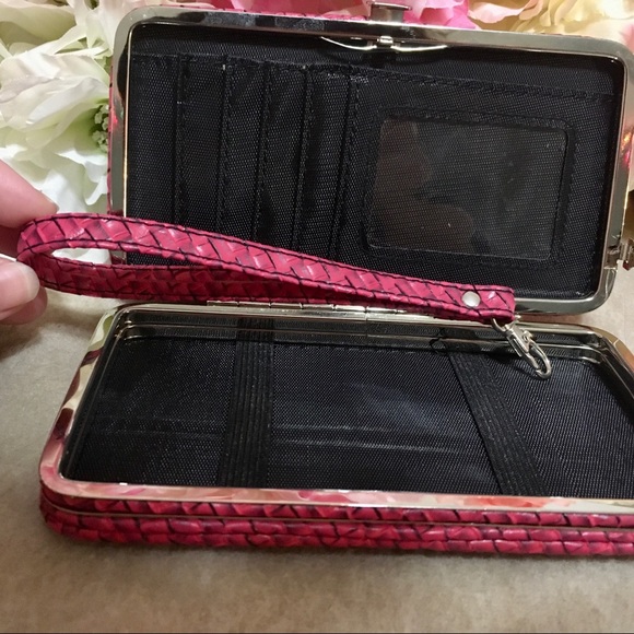 BOGO Woven Clutch Wallet with Attachable Strap - Picture 7 of 13